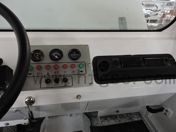 Cina Otomatis / Manual Diesel Tow Tractor Desain Lapis Baja Berbentuk Steel Tube Cab pemasok