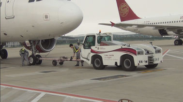 Cina Steering Tow Tractor Bandara Empat Roda, Peralatan Layanan Ground pemasok