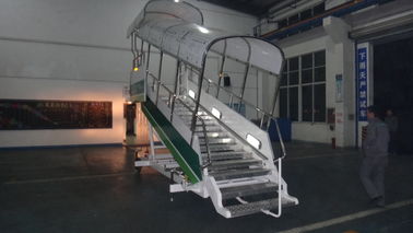Cina Anti Steep Aircraft Passenger Stairs 15000 Milimeter Menghidupkan Radius Mudah Bergerak pemasok